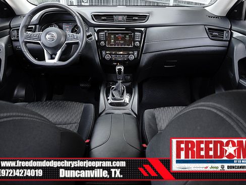 Used 2020 Nissan Rogue SV w/ Premium Package FWD image 11