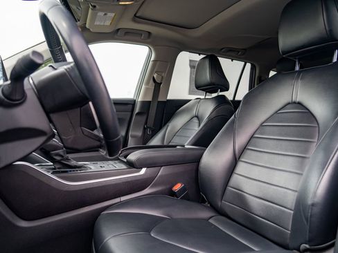 Used 2022 Toyota Highlander XLE AWD/4WD image 14