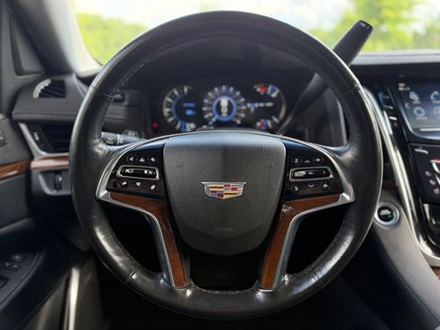 Used 2019 Cadillac Escalade Luxury AWD/4WD image 24