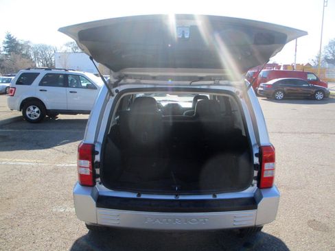 Used 2009 Jeep Patriot Limited w/ Sun/Sound Group AWD/4WD image 6