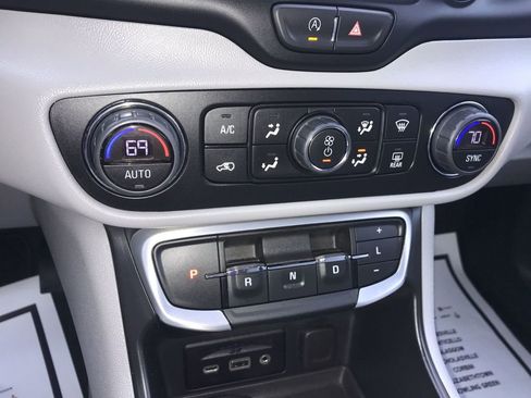 Used 2024 GMC Terrain SLT FWD image 19