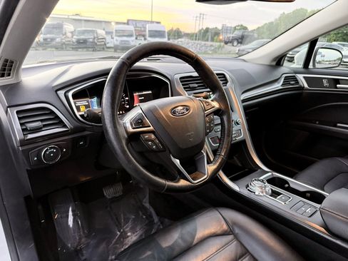 Used 2018 Ford Fusion SE w/ Equipment Group 602A image 14