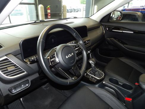 Used 2024 Kia Seltos EX AWD/4WD image 25