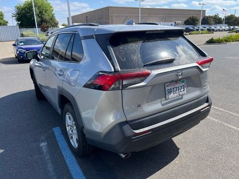 Used 2019 Toyota RAV4 XLE AWD/4WD image 7