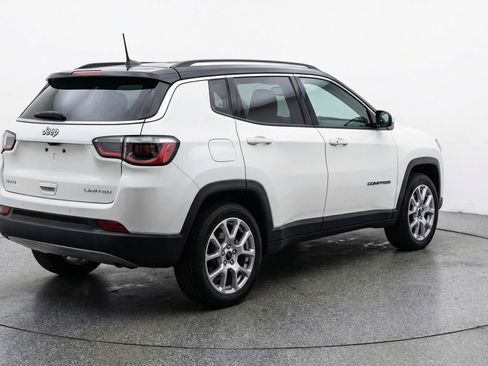 Used 2025 Jeep Compass Limited AWD/4WD image 9