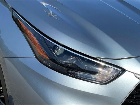 Used 2022 Toyota Highlander XLE FWD image 28