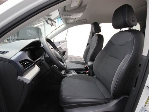 Used 2022 Volkswagen Taos SE image 13