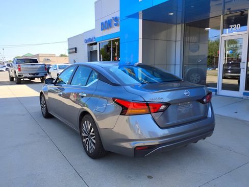 Used 2024 Nissan Altima 2.5 SV FWD image 9