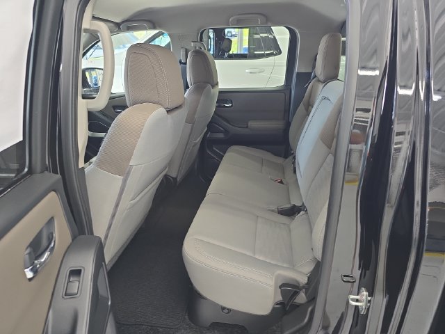 Used 2022 Nissan Frontier SV AWD/4WD image 10