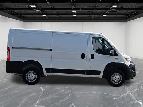 Used 2025 RAM ProMaster 2500 w/ Convenience Group FWD image 6