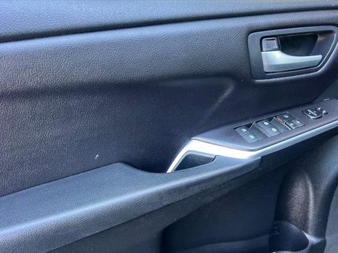 Certified 2017 Toyota Camry SE FWD image 12