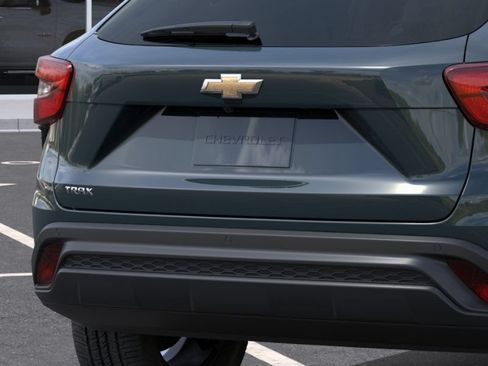 New 2026 Chevrolet Trax LS w/ LS Convenience Package FWD image 14