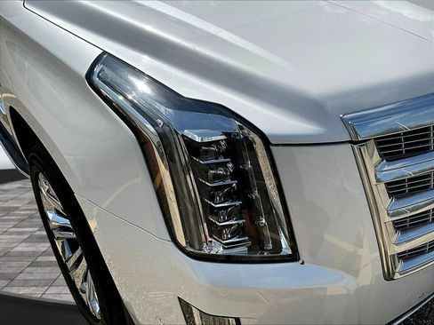 Used 2019 Cadillac Escalade Luxury w/ LPO, Radiant Package AWD/4WD image 35