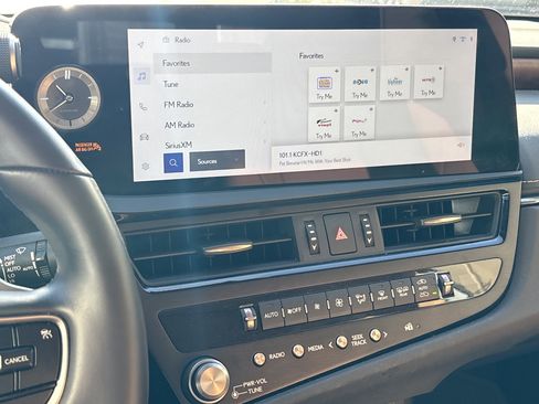 Certified 2025 Lexus ES 350 w/ Premium Package image 23