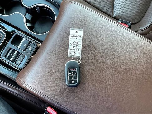 Used 2025 Honda Pilot Elite image 6