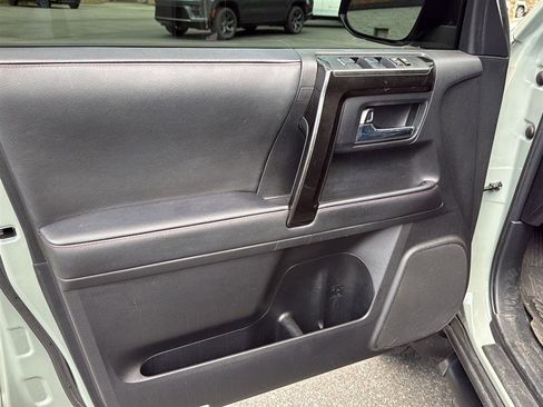 Used 2023 Toyota 4Runner TRD Off-Road Premium w/ Moonroof Package AWD/4WD image 10