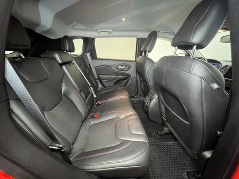 Used 2021 Jeep Cherokee Trailhawk image 8