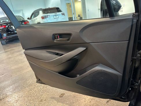 Used 2025 Toyota Corolla LE image 18