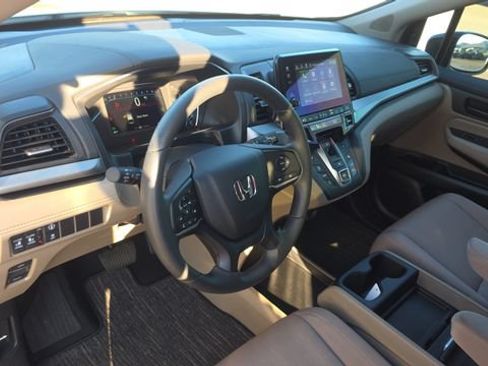Used 2024 Honda Odyssey EX image 12