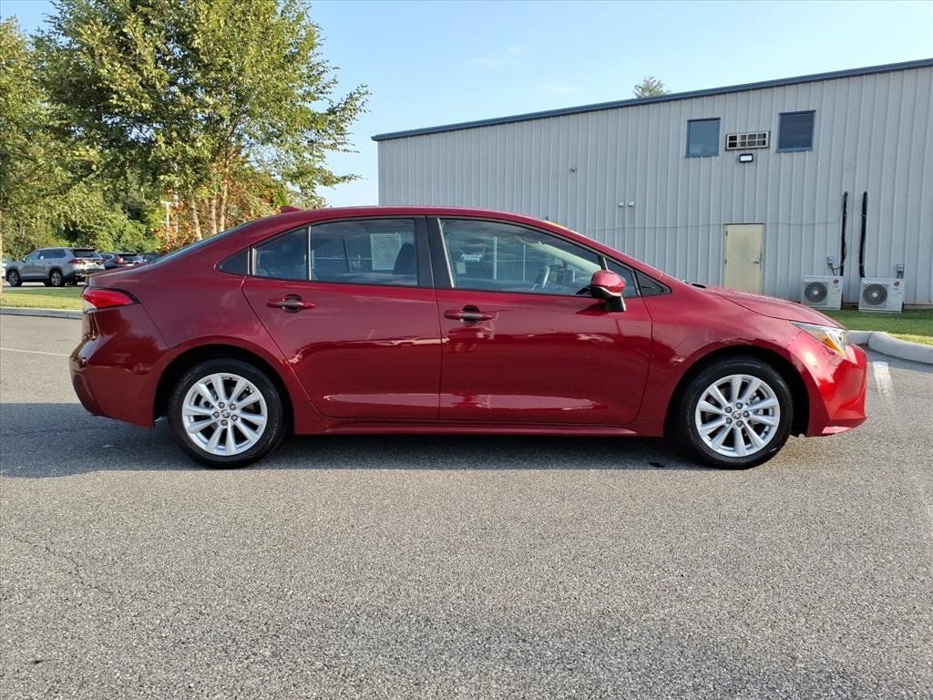 Used 2026 Toyota Corolla LE w/ LE Premium Package FWD image 3