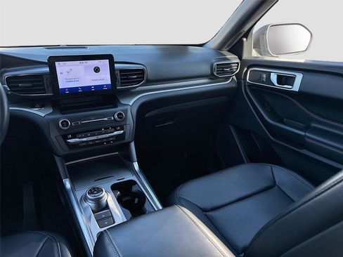 Used 2020 Ford Explorer XLT w/ Equipment Group 202A RWD image 25