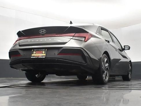 Used 2024 Hyundai Elantra Limited FWD image 13