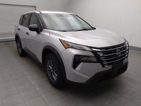 Used 2024 Nissan Rogue S AWD/4WD image 13