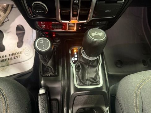 Used 2025 Jeep Wrangler Willys image 18