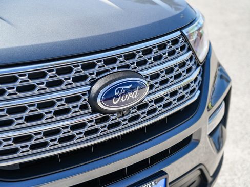 Used 2023 Ford Explorer Limited RWD image 3