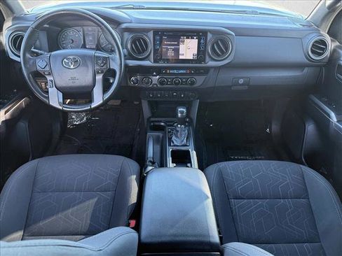 Used 2017 Toyota Tacoma TRD Off-Road w/ Premium & Technology Package image 14