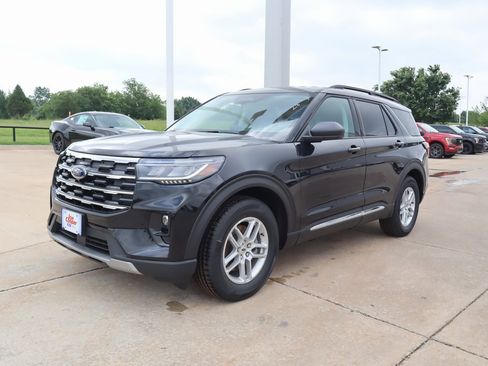 New 2025 Ford Explorer Active w/ Active Comfort Package image 10