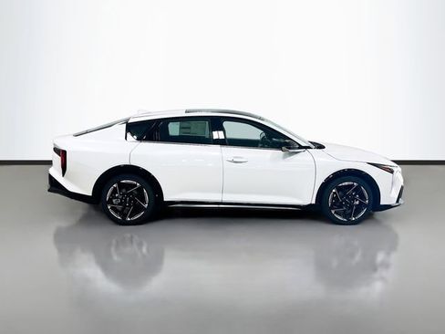 New 2025 Kia K4 GT-Line image 8