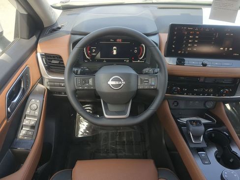 New 2026 Nissan Rogue Platinum AWD/4WD image 16