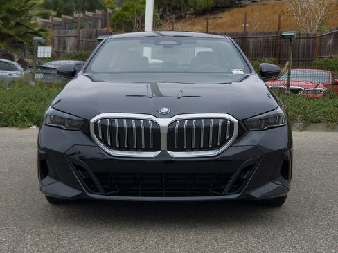New 2026 BMW 550e xDrive AWD/4WD image 2