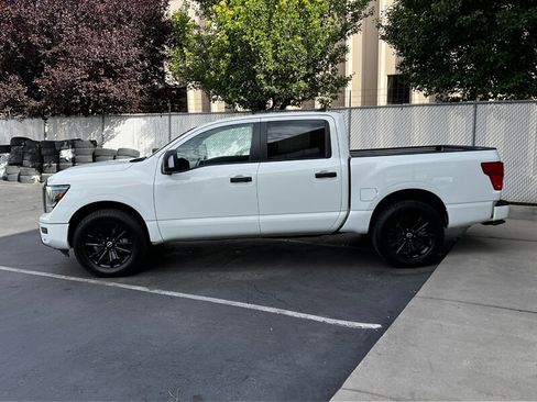 Used 2023 Nissan Titan SV w/ SV Convenience Package AWD/4WD image 4