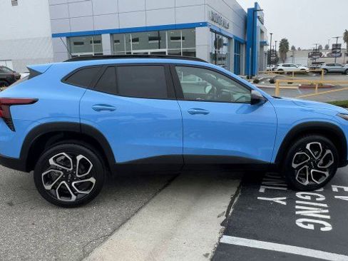 Used 2024 Chevrolet Trax RS w/ Sunroof Package image 9