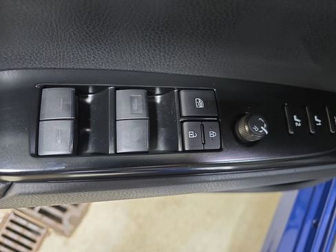 Used 2025 Toyota Camry XLE image 28