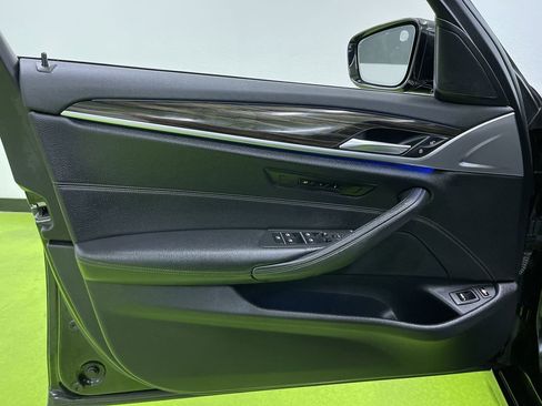 Used 2018 BMW 530e w/ Premium Package 2 image 17