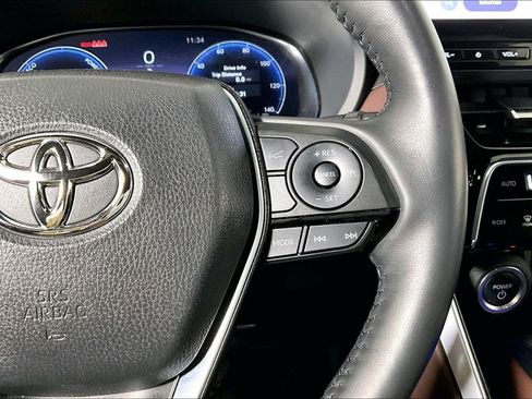 Used 2023 Toyota Venza Limited image 17