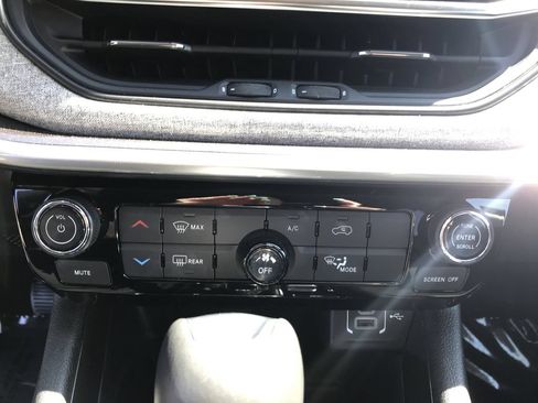 Used 2022 Jeep Compass Latitude AWD/4WD image 26