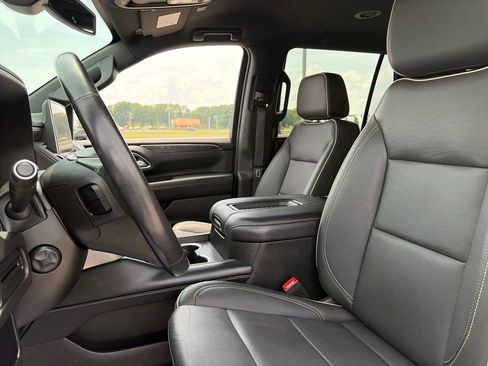 Used 2022 GMC Yukon SLT w/ SLT Luxury Package AWD/4WD image 16