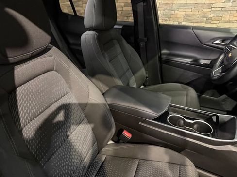 Used 2025 Chevrolet Equinox LT FWD image 2
