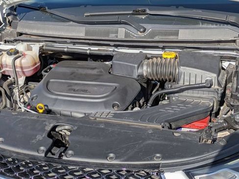 Used 2023 Chrysler Pacifica Touring-L FWD image 32