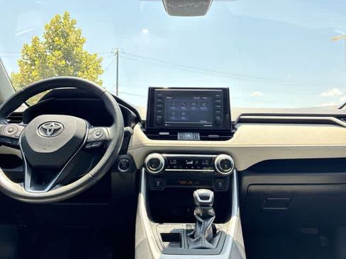 Used 2021 Toyota RAV4 XLE Premium FWD image 30