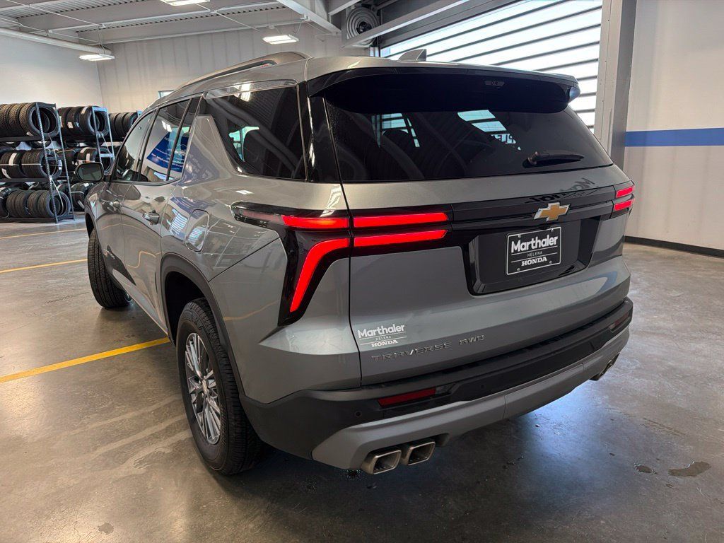 Used 2026 Chevrolet Traverse LT w/ Driver Confidence Package AWD/4WD image 7