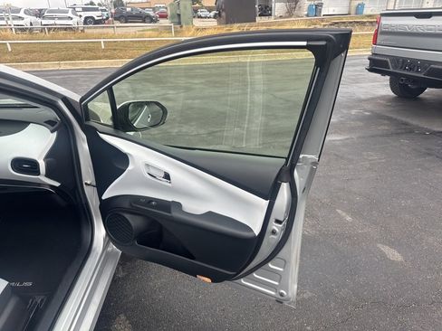 Used 2017 Toyota Prius Two image 16