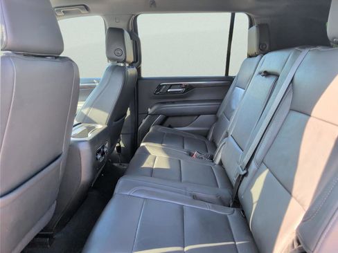 Used 2025 Chevrolet Suburban Z71 AWD/4WD image 31