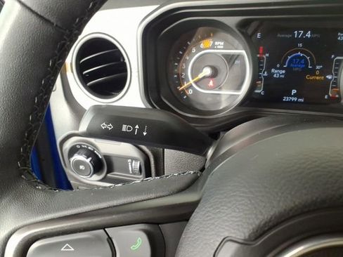 Used 2025 Jeep Wrangler Unlimited Sport AWD/4WD image 20