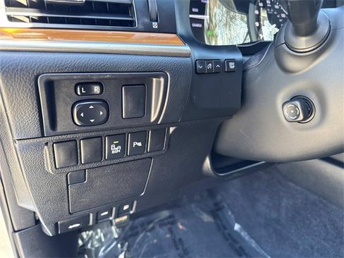 Used 2013 Lexus ES 300h image 33