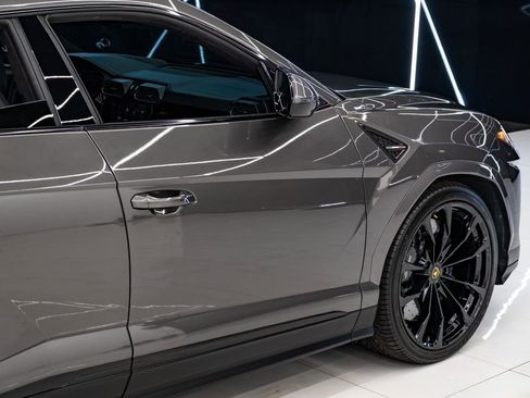 Used 2022 Lamborghini Urus AWD/4WD image 9